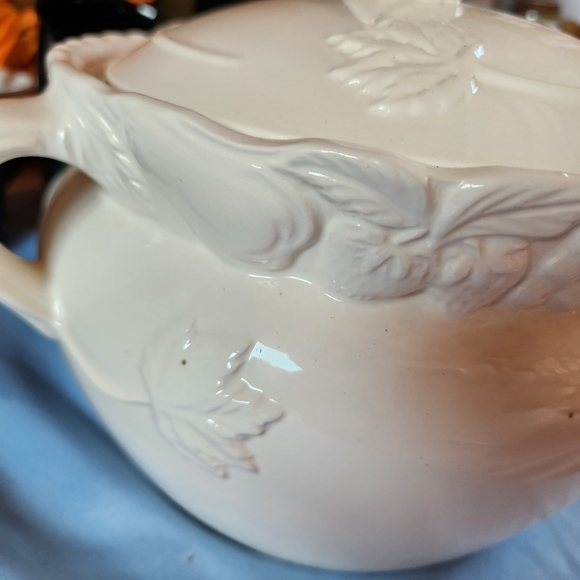 Beautiful Vintage Japan White Tureen - Picture 2 of 8